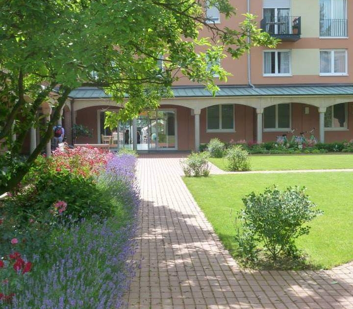 Hotel Klostergarten Innenhof Frühling